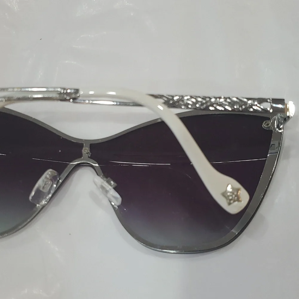Jessica Simpson silver white frameless shield cat‎ eye gradient lens sunglasses